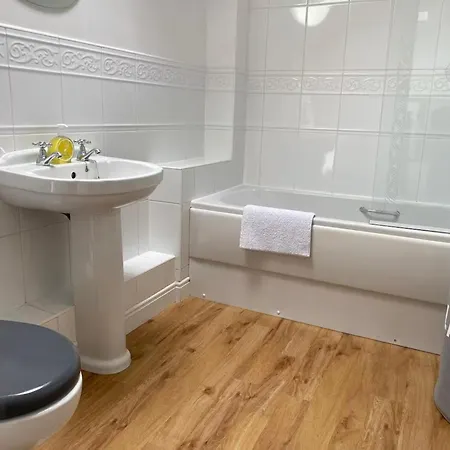 בית נופש Idyllic Sleeps 4 Pet Friendly *