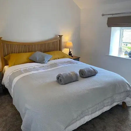 בית נופש Idyllic Sleeps 4 Pet Friendly *