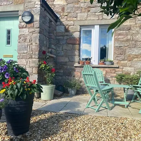 Idyllic Sleeps 4 Pet Friendly Дом отдыха *